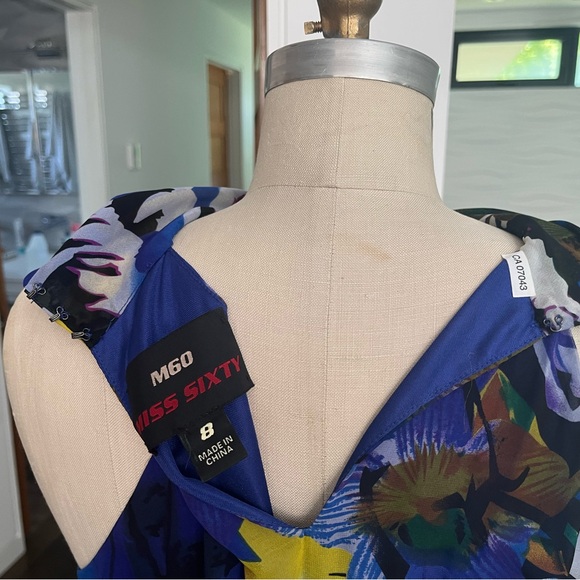 cute cotton sleeveless top size small with fabric embroidery flower front - Picture 4 of 4